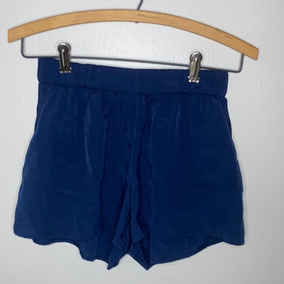 🐆Navy blue H&M flowy shorts! - Picture 2 of 6